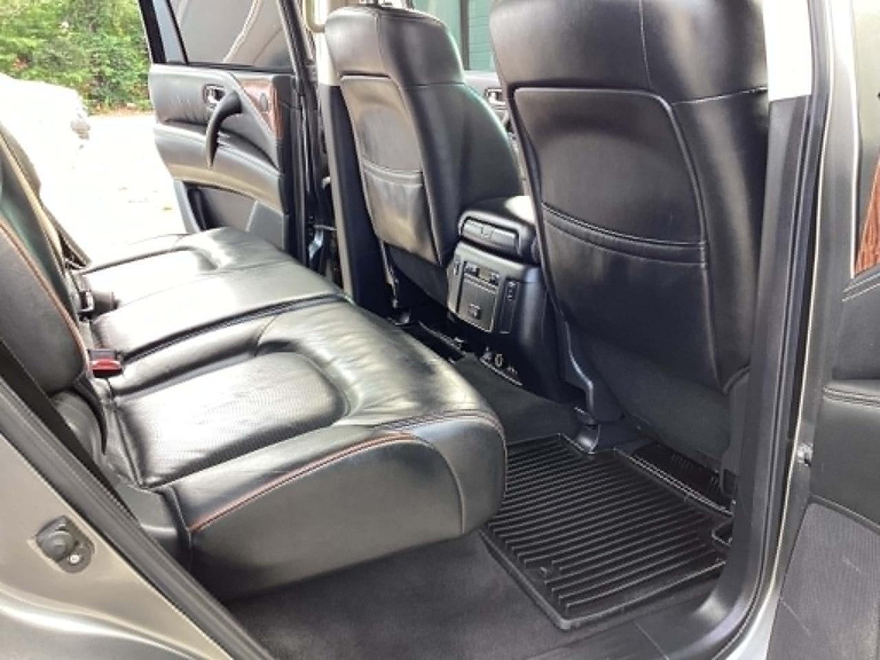 Nissan Armada Platinum AWD 2017