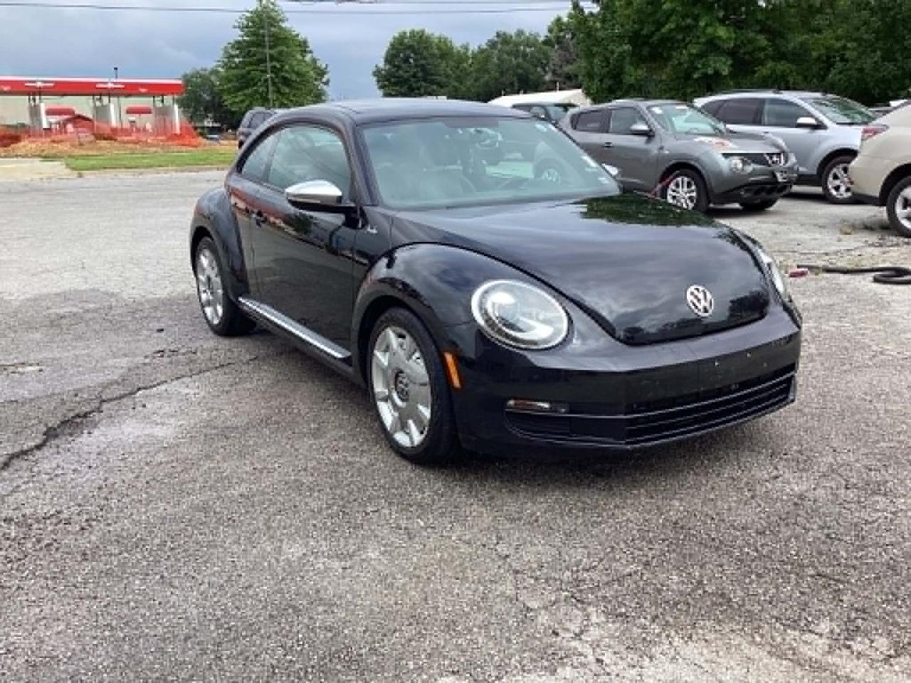 Volkswagen Beetle 2.5L w/Sunroof Sound & Nav 2013