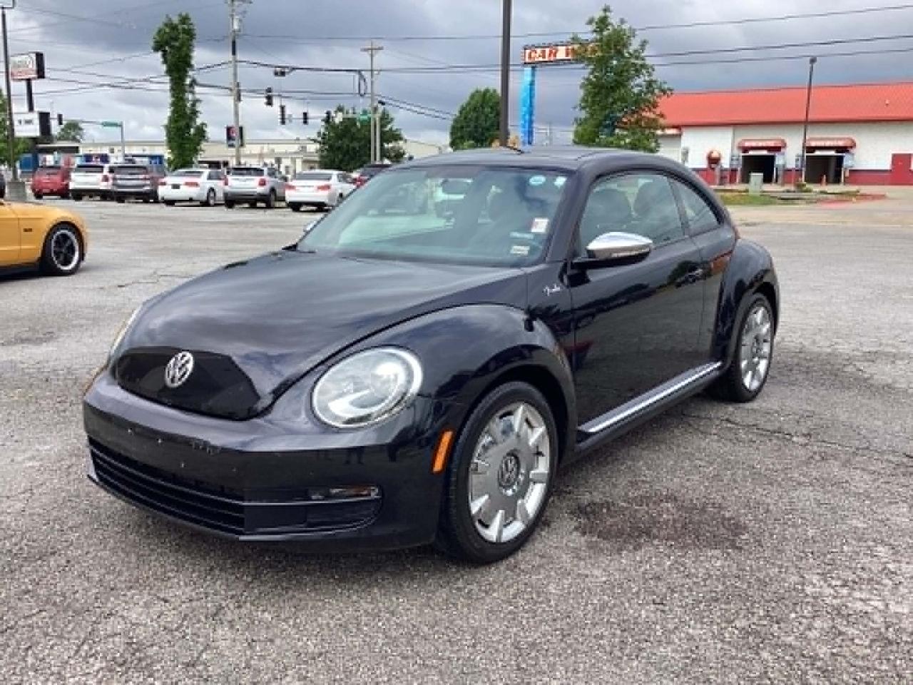 Volkswagen Beetle 2.5L w/Sunroof Sound & Nav 2013