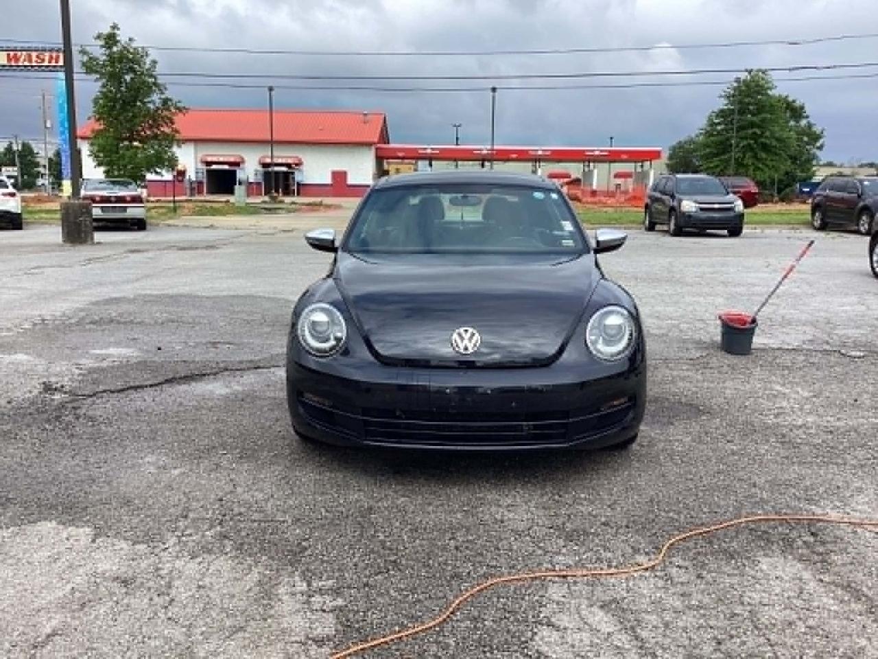 Volkswagen Beetle 2.5L w/Sunroof Sound & Nav 2013