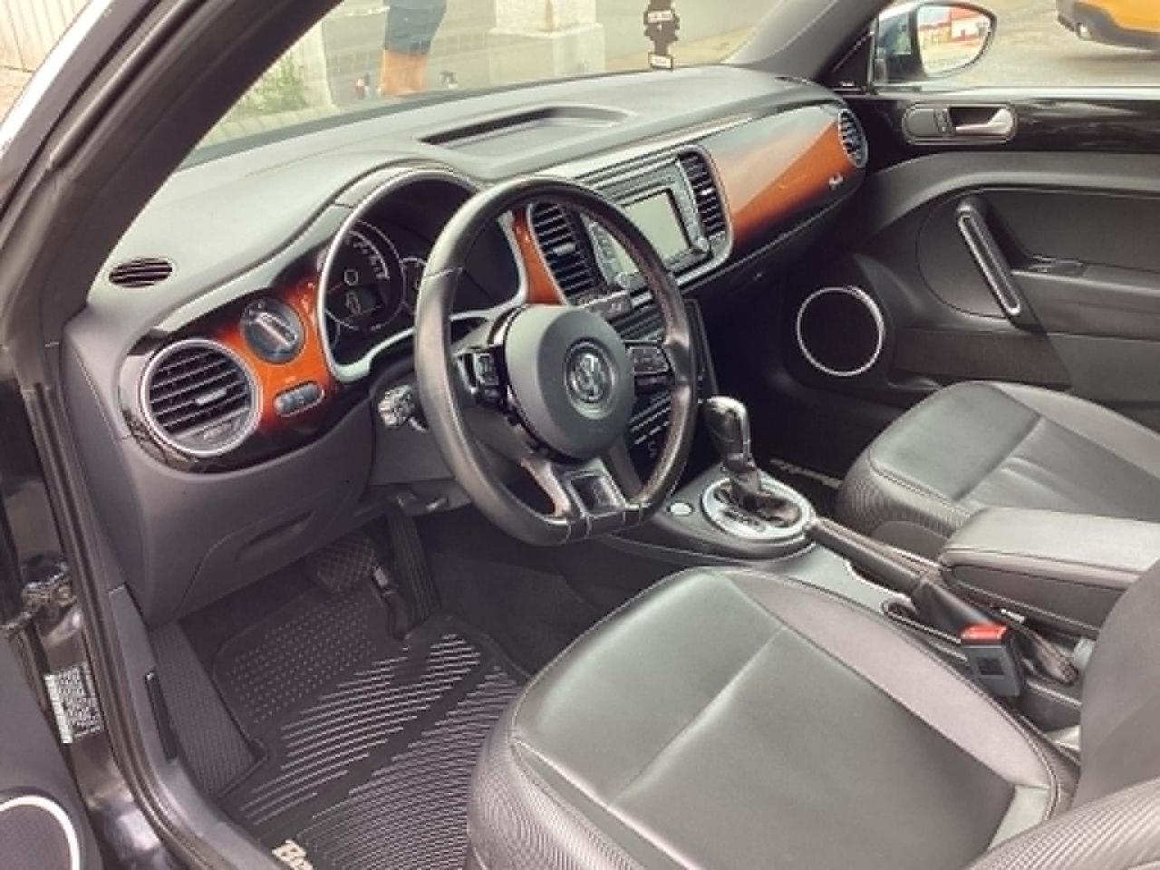 Volkswagen Beetle 2.5L w/Sunroof Sound & Nav 2013