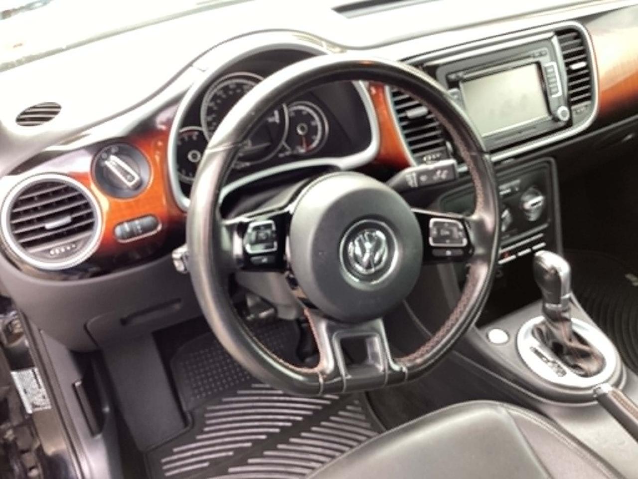 Volkswagen Beetle 2.5L w/Sunroof Sound & Nav 2013