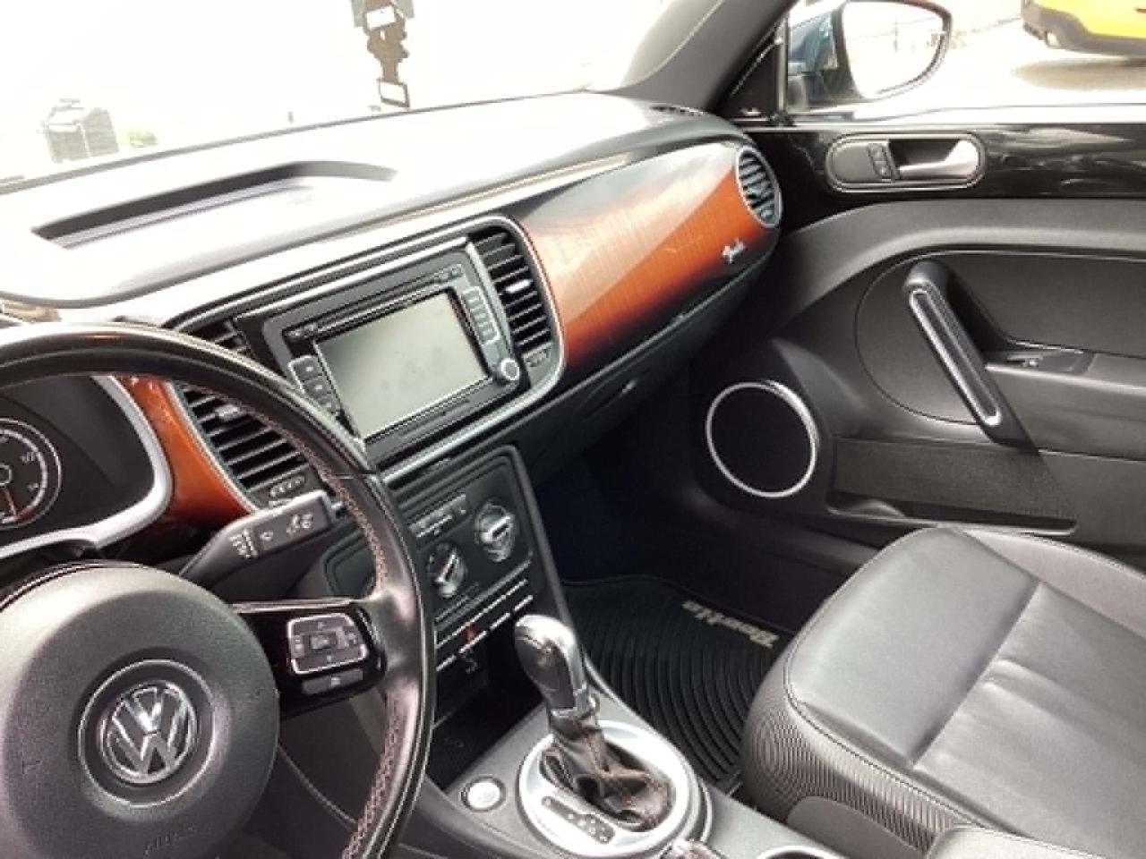Volkswagen Beetle 2.5L w/Sunroof Sound & Nav 2013