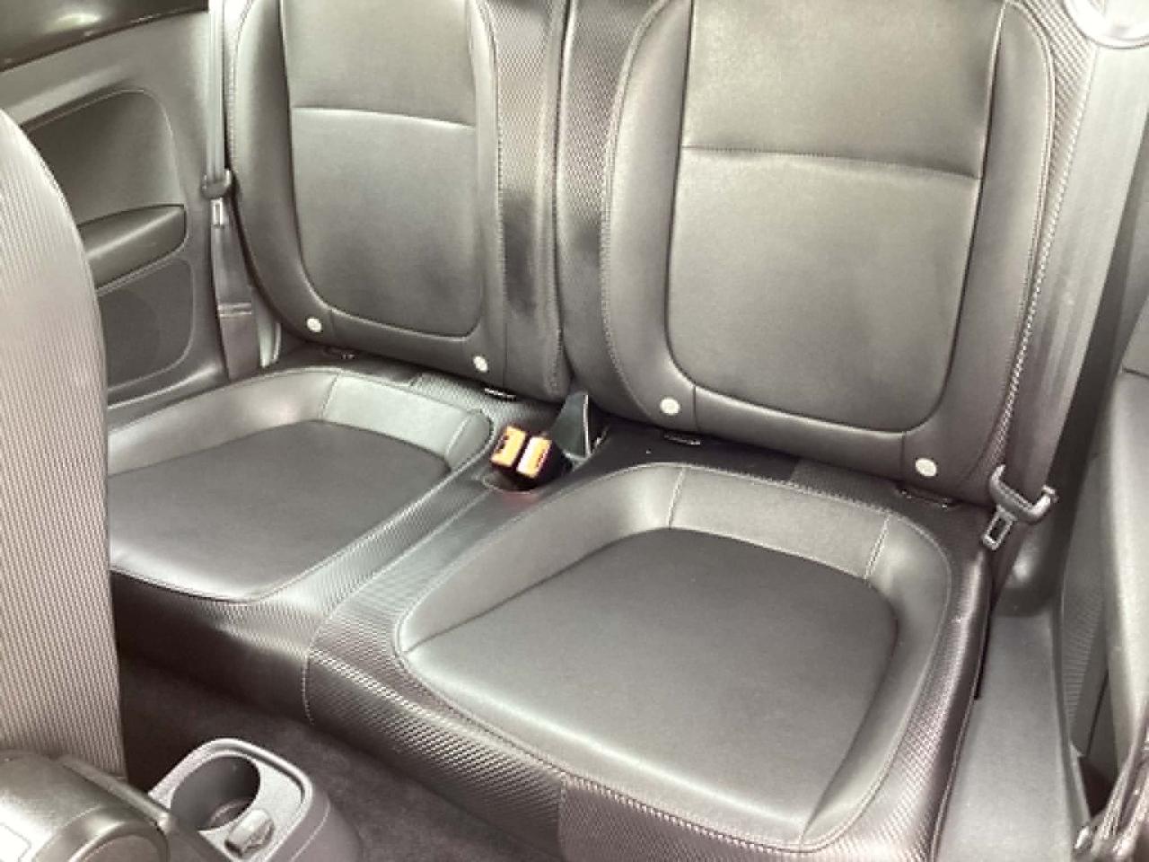 Volkswagen Beetle 2.5L w/Sunroof Sound & Nav 2013