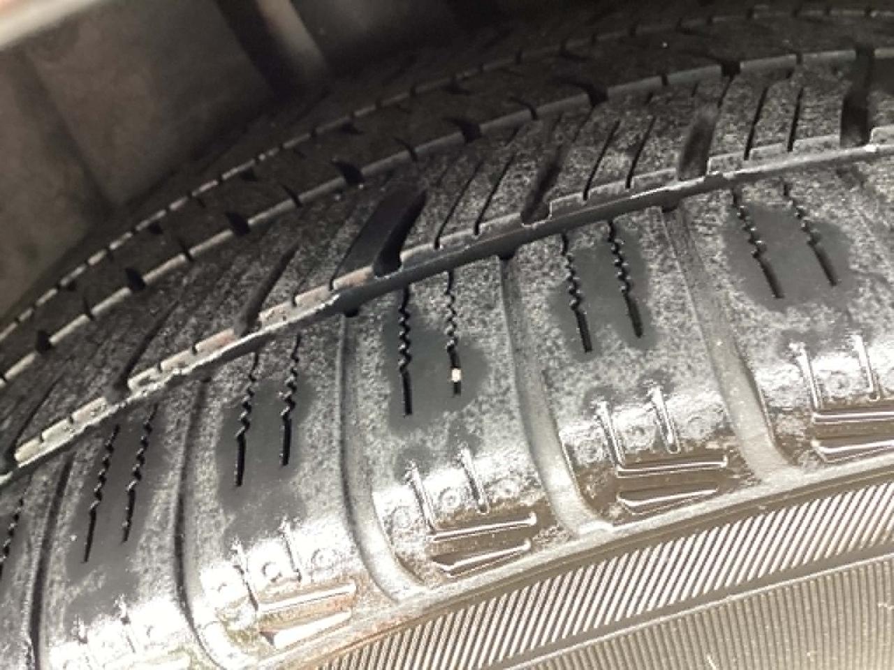 Volkswagen Beetle 2.5L w/Sunroof Sound & Nav 2013