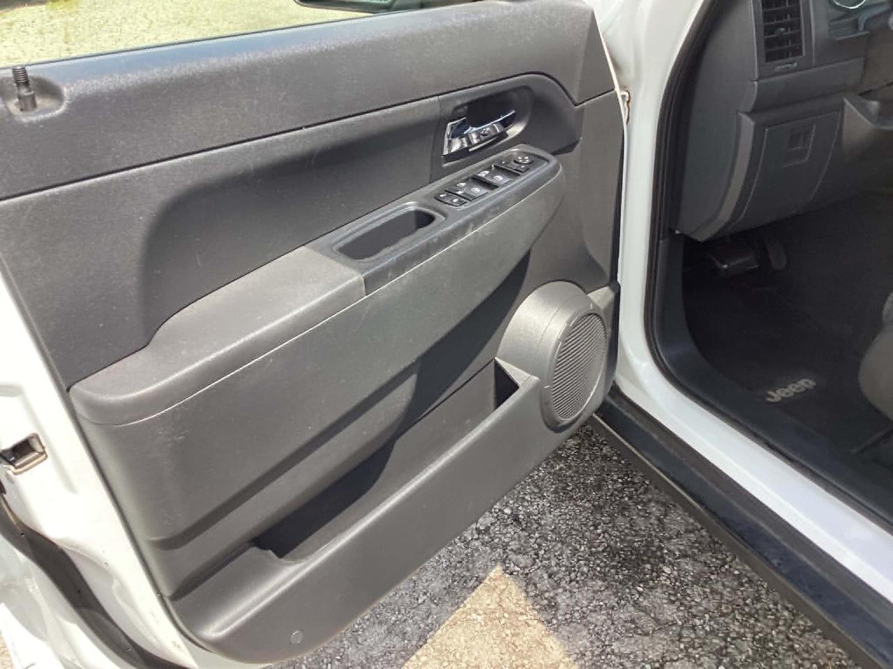 Jeep Liberty Sport 4WD 2011