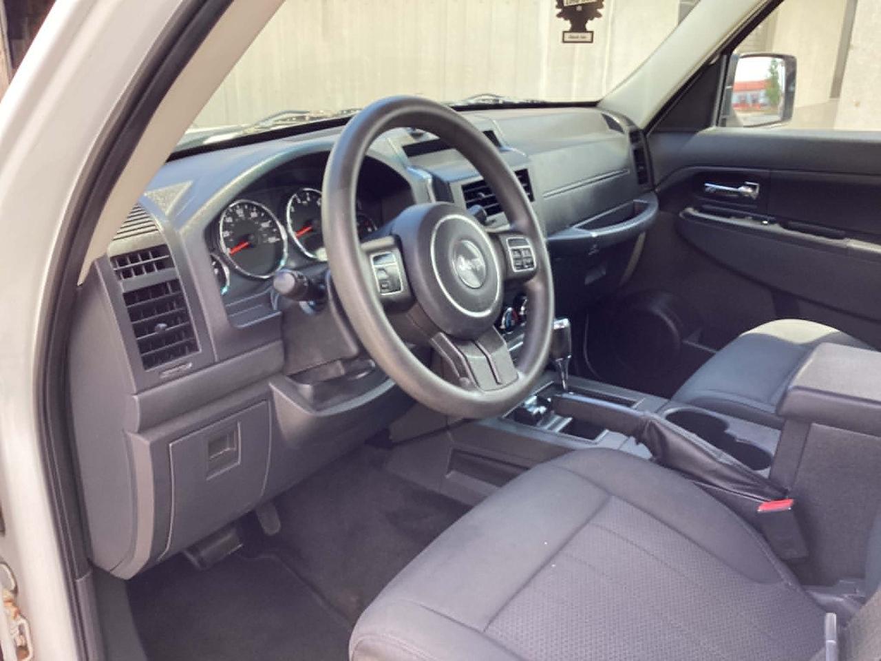 Jeep Liberty Sport 4WD 2011