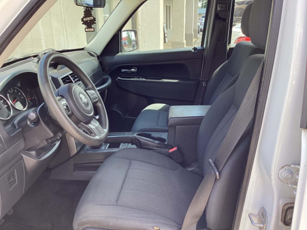 Jeep Liberty Sport 4WD 2011