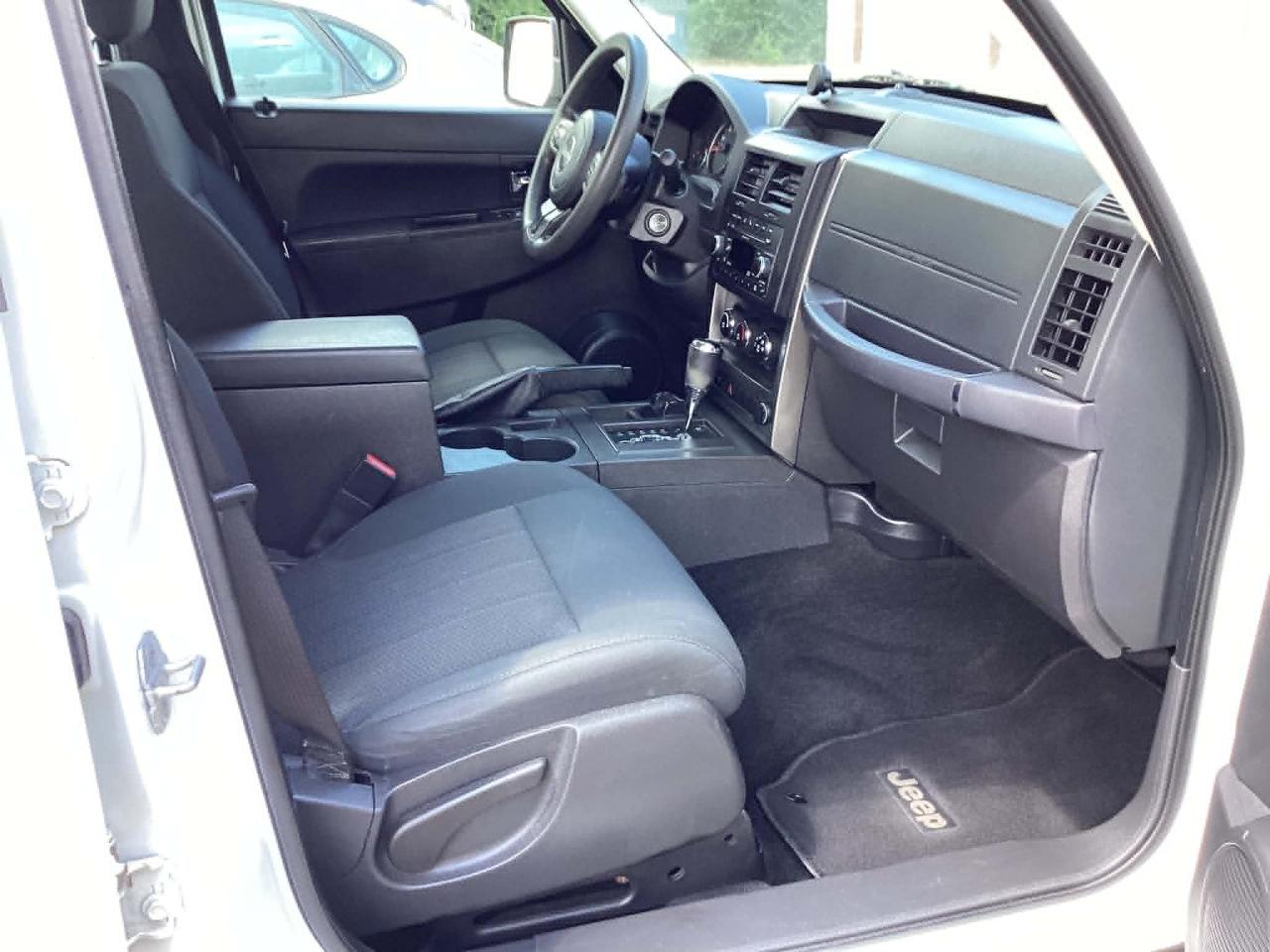 Jeep Liberty Sport 4WD 2011