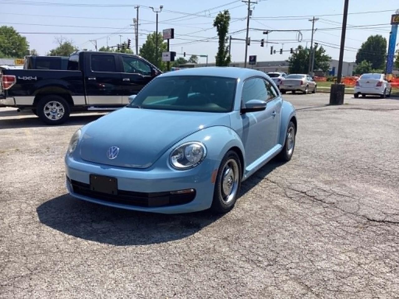 Volkswagen Beetle 2.5L w/Sunroof Sound & Nav 2012