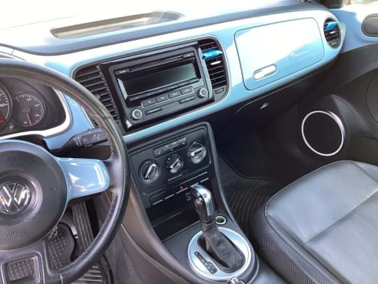 Volkswagen Beetle 2.5L w/Sunroof Sound & Nav 2012