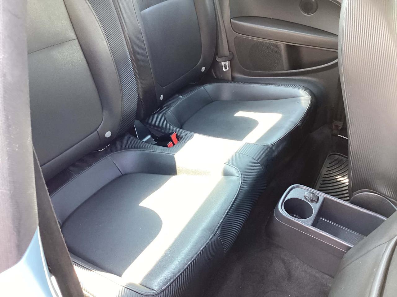 Volkswagen Beetle 2.5L w/Sunroof Sound & Nav 2012
