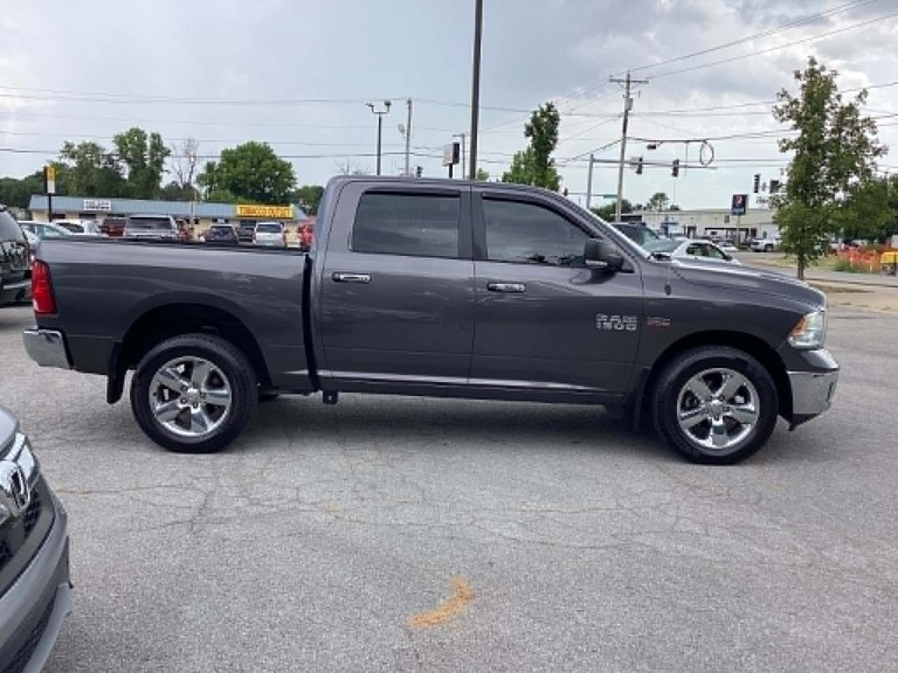 RAM 1500 SLT Crew Cab SWB 4WD 2015