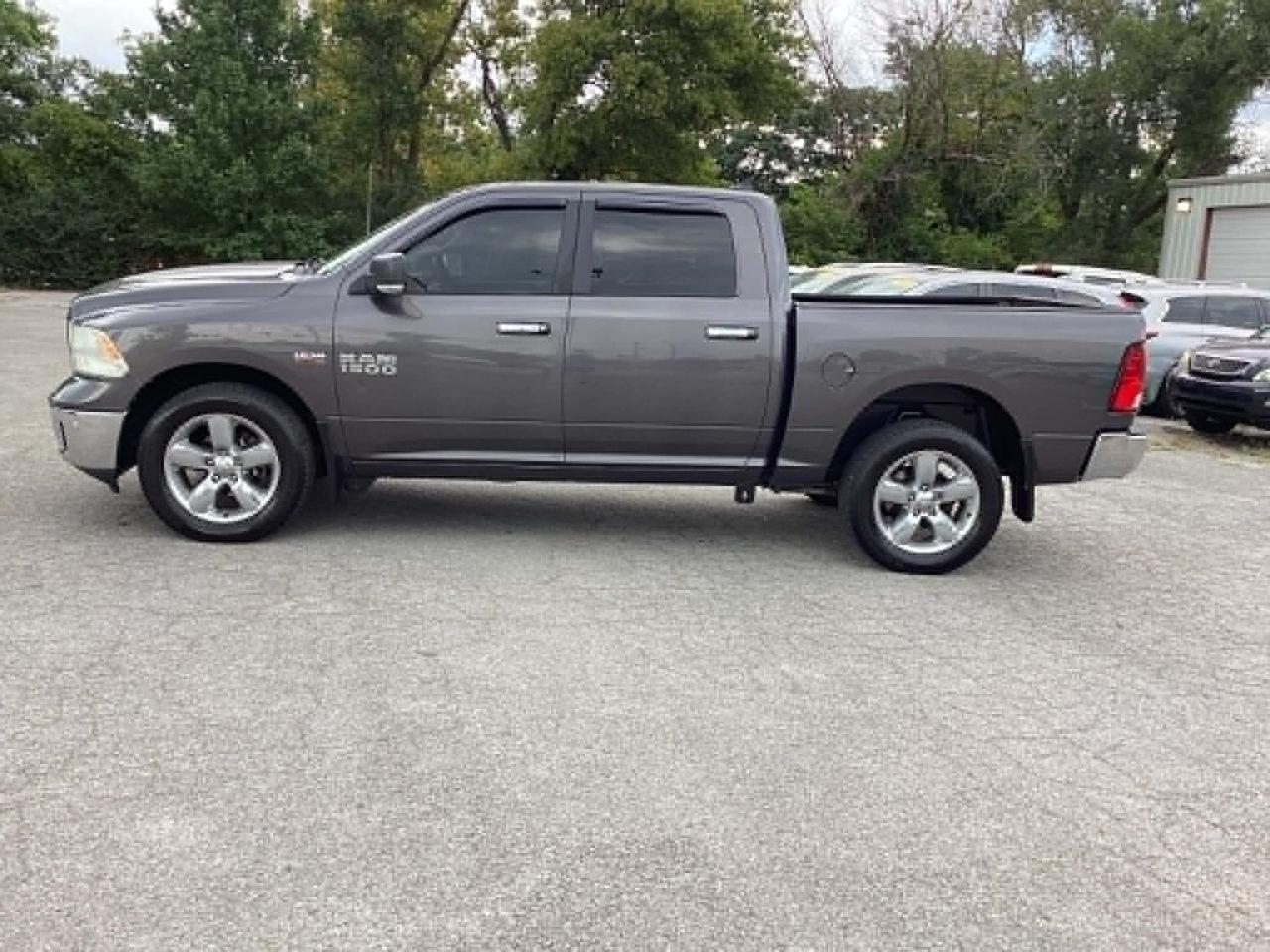 RAM 1500 SLT Crew Cab SWB 4WD 2015