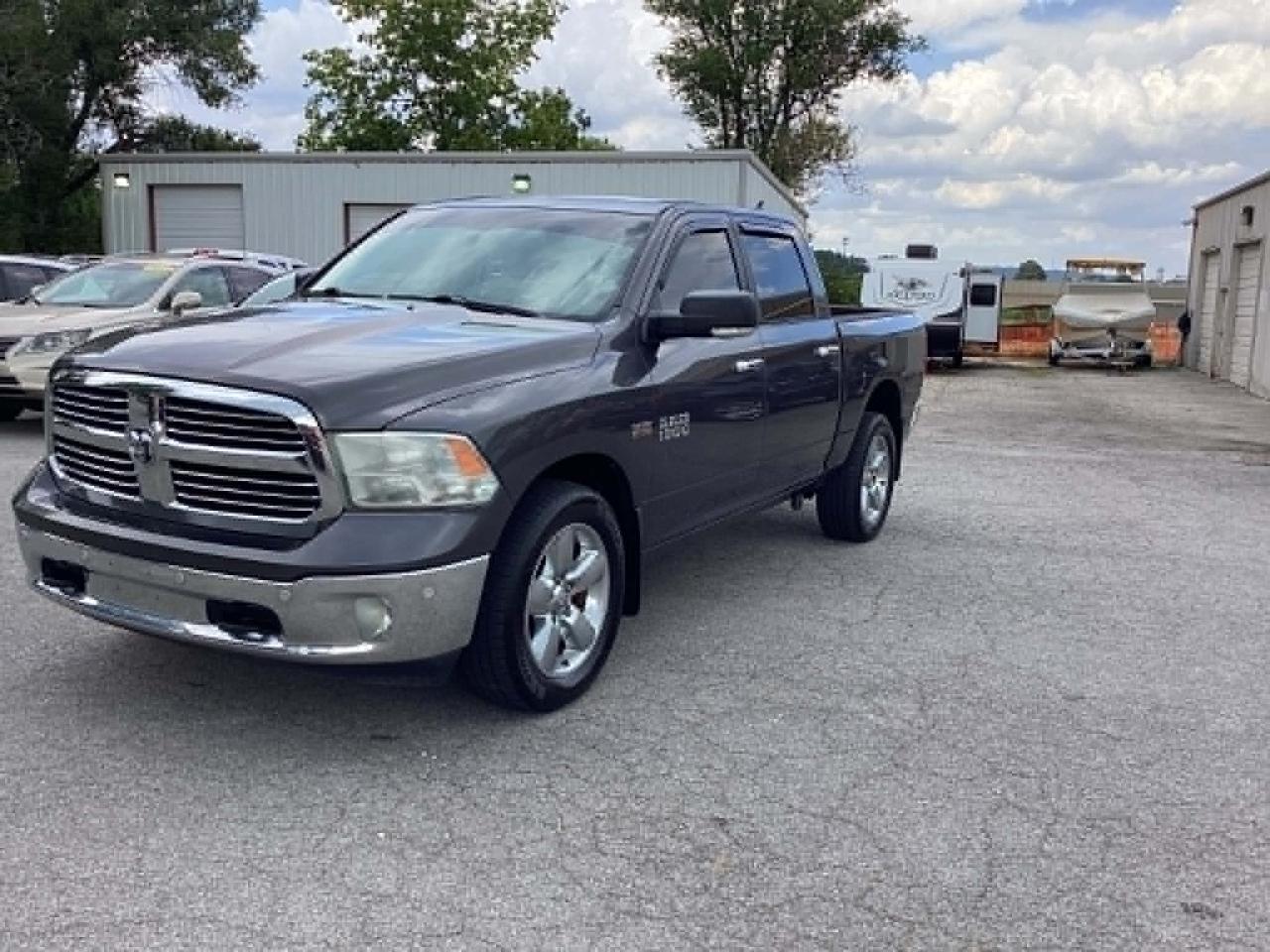RAM 1500 SLT Crew Cab SWB 4WD 2015