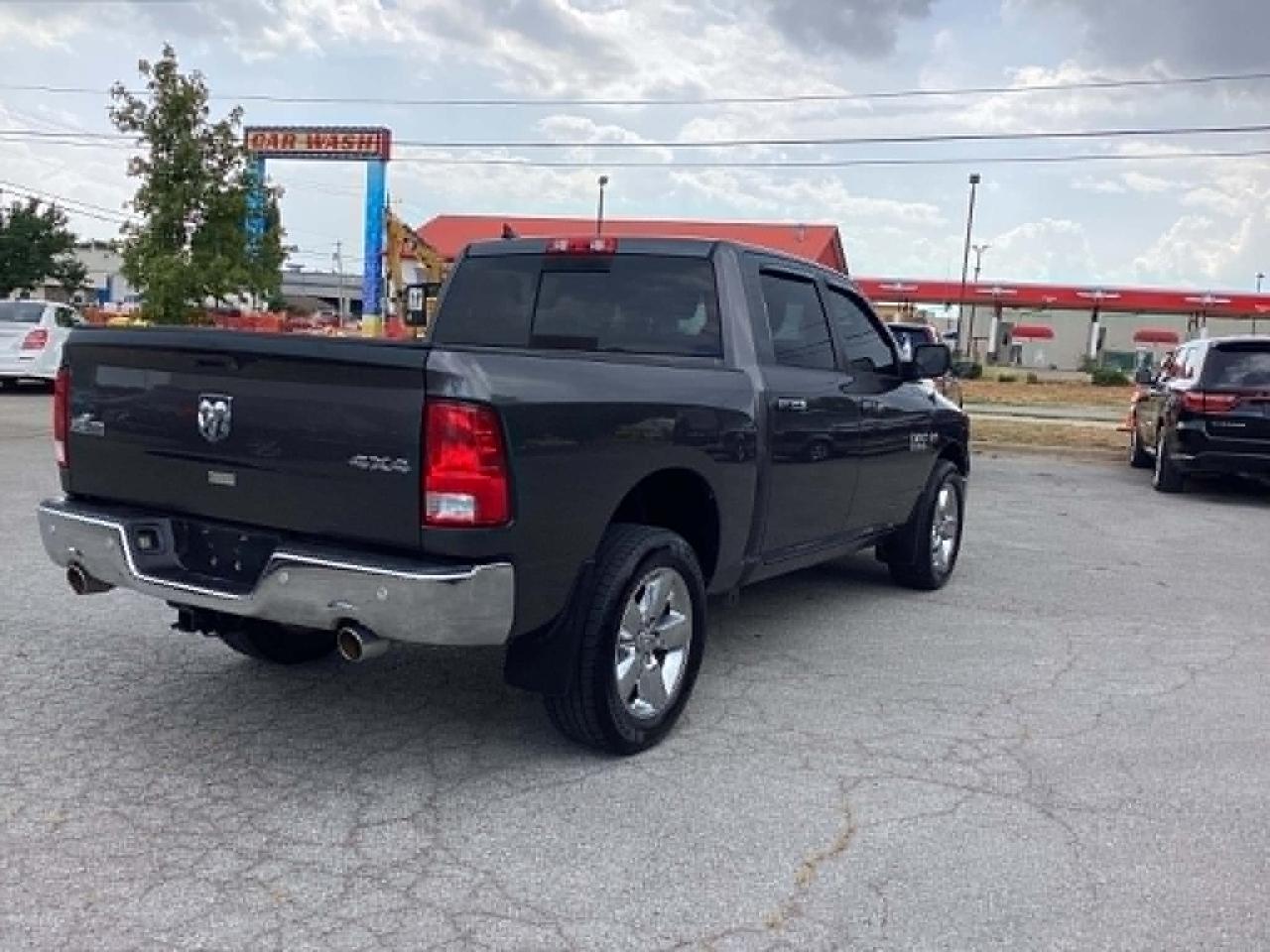 RAM 1500 SLT Crew Cab SWB 4WD 2015