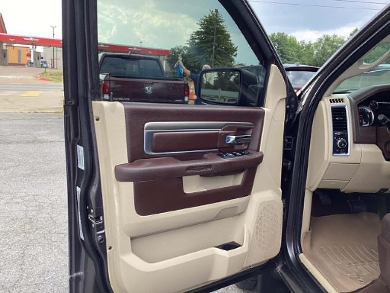 RAM 1500 SLT Crew Cab SWB 4WD 2015