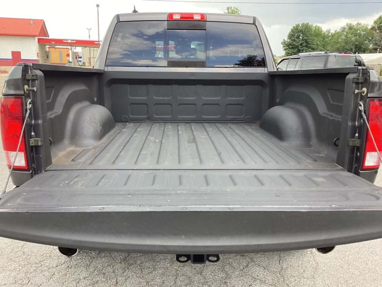 RAM 1500 SLT Crew Cab SWB 4WD 2015