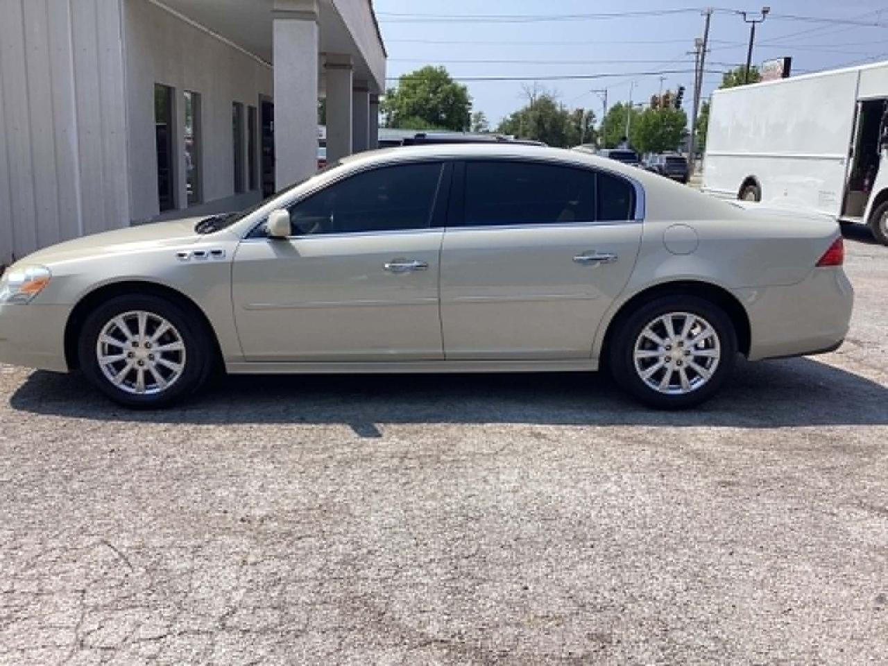 Buick Lucerne CXL 2011