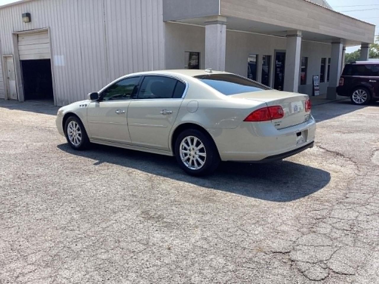 Buick Lucerne CXL 2011