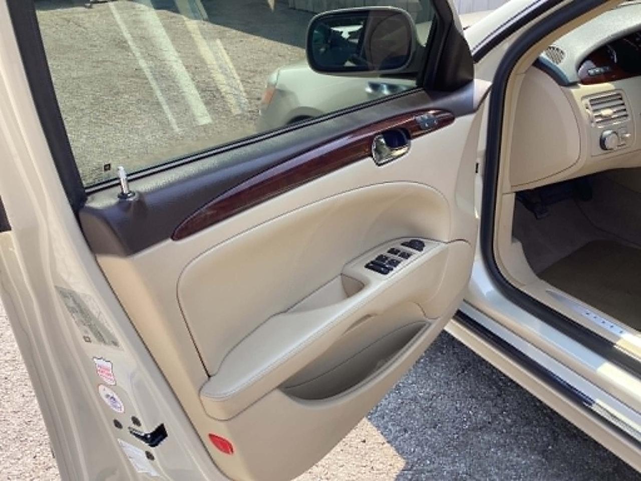 Buick Lucerne CXL 2011