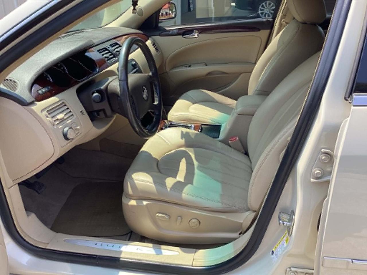 Buick Lucerne CXL 2011