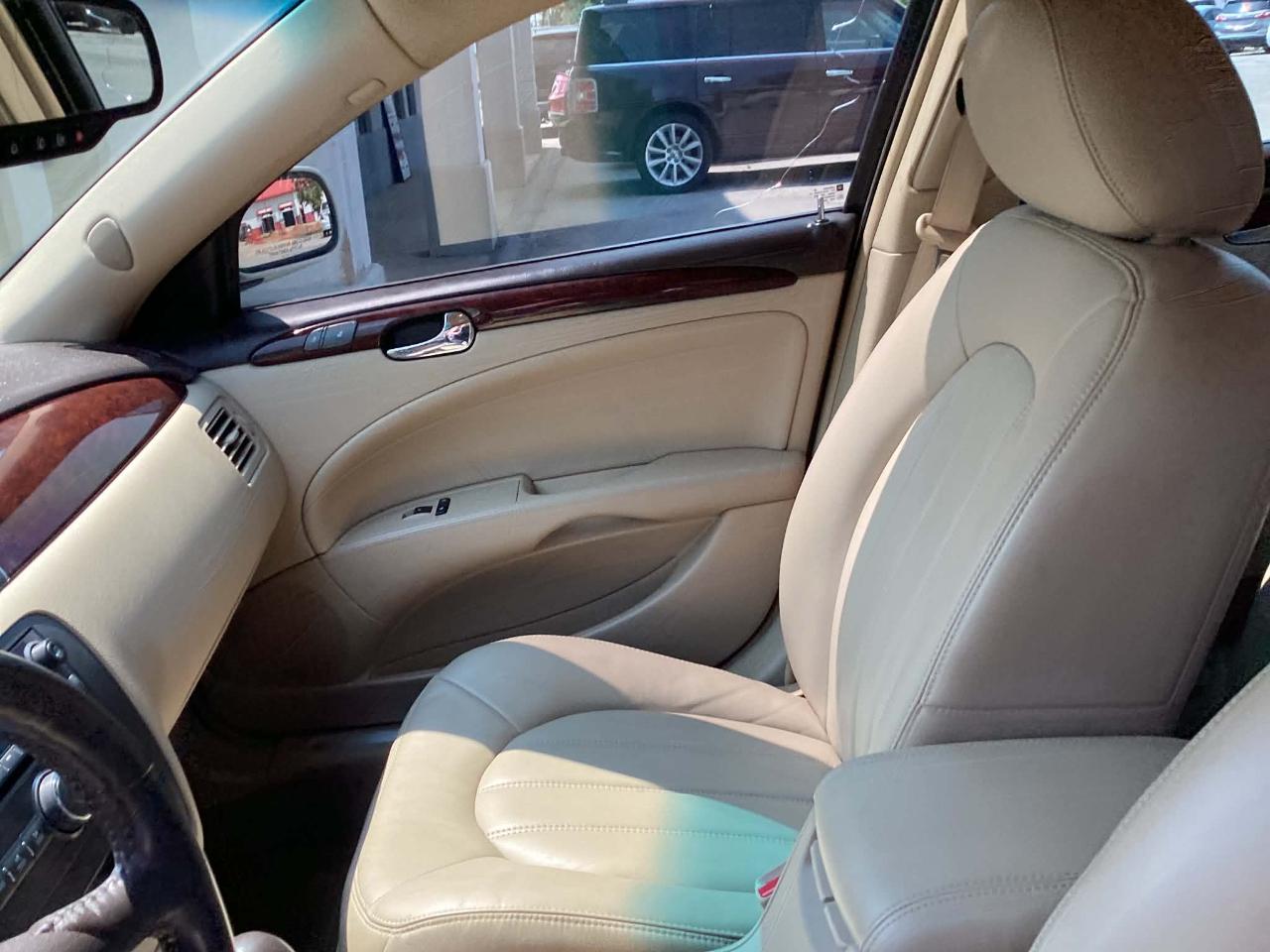 Buick Lucerne CXL 2011