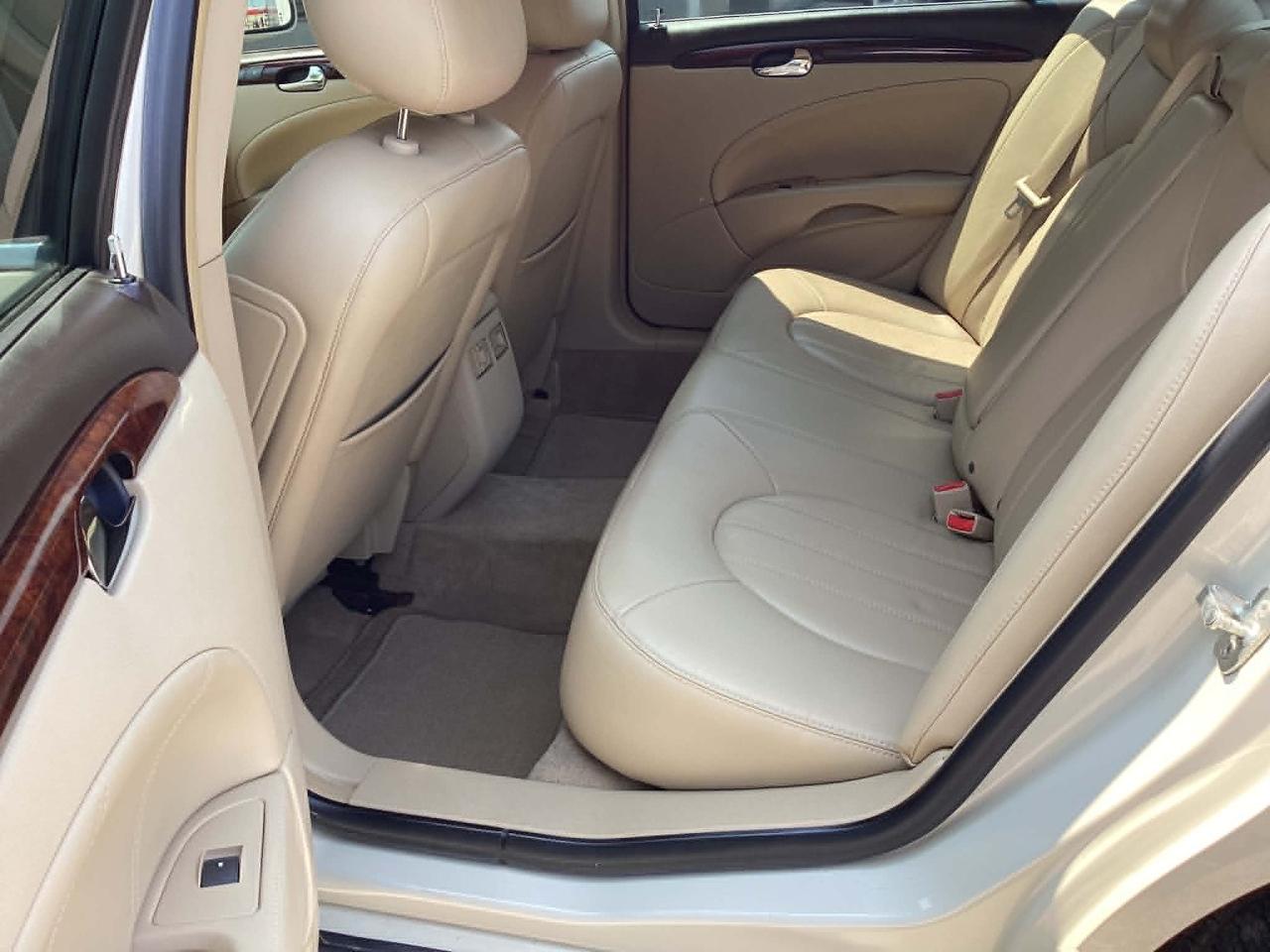 Buick Lucerne CXL 2011
