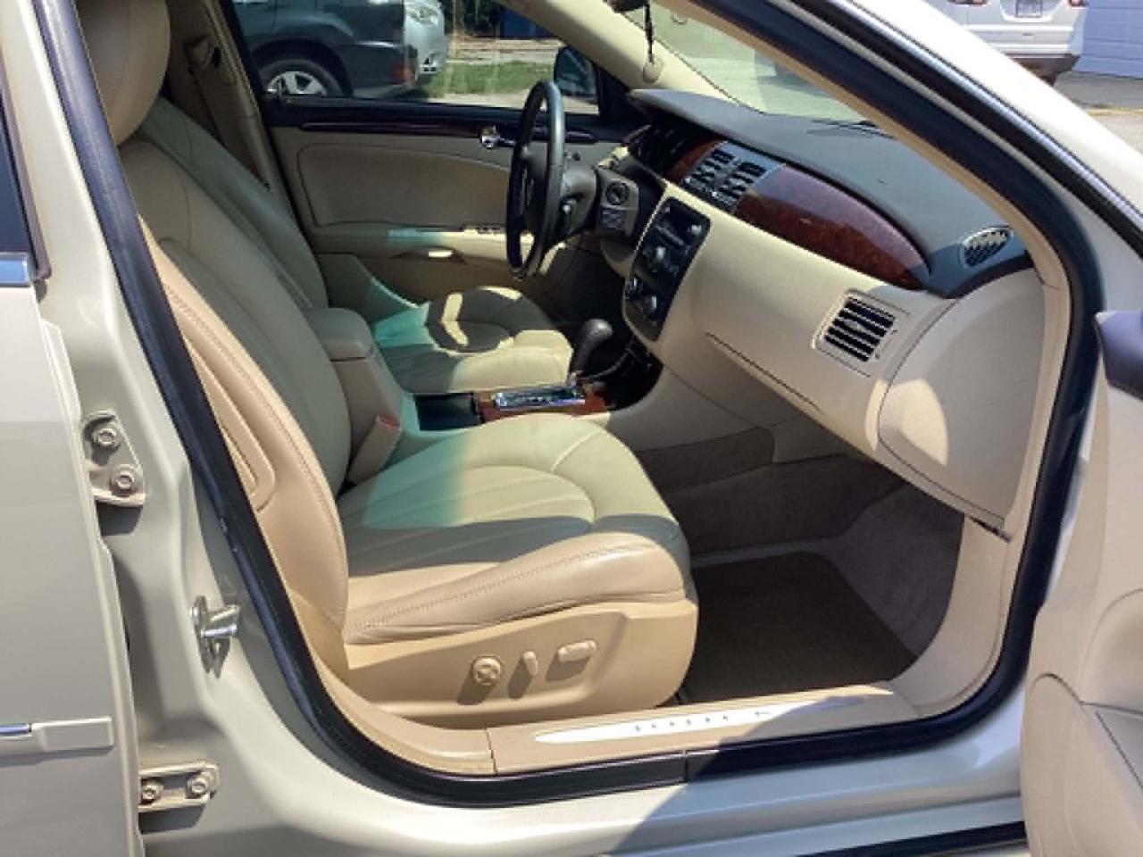 Buick Lucerne CXL 2011