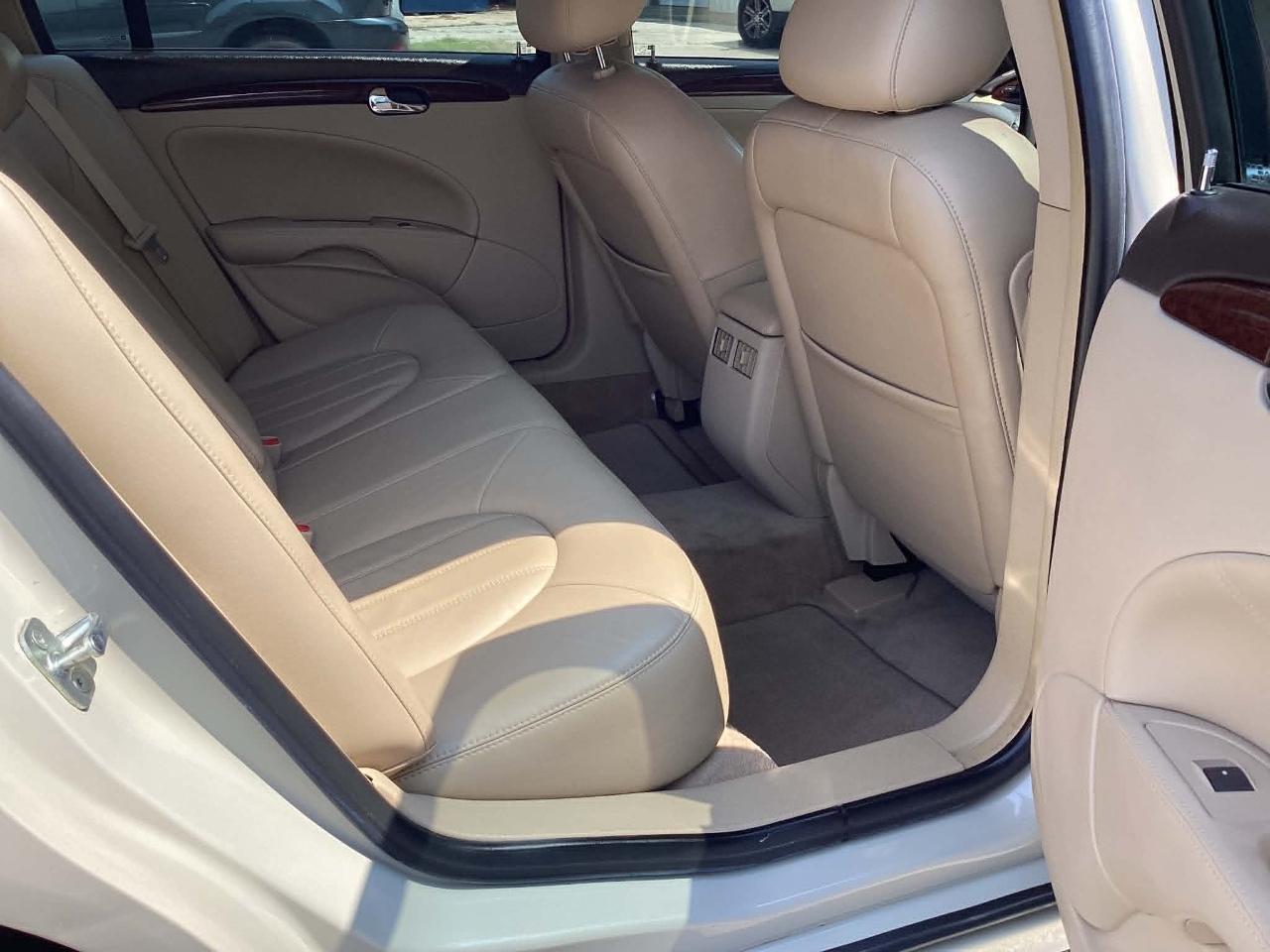 Buick Lucerne CXL 2011