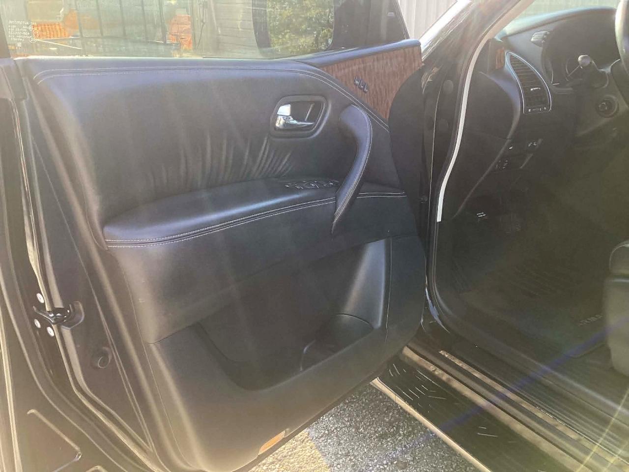 Nissan Armada Platinum AWD 2017