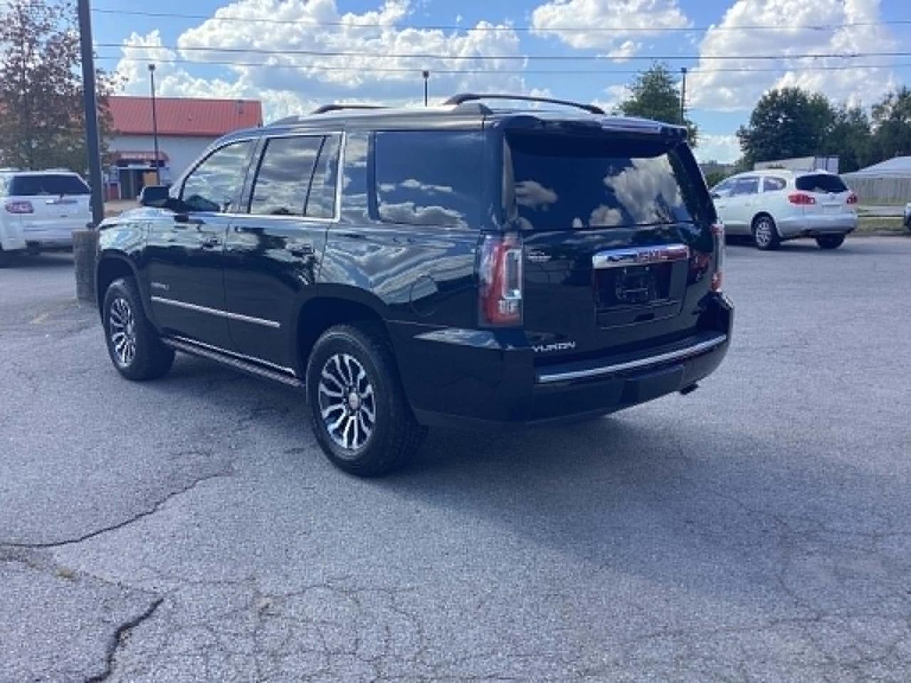 GMC Yukon Denali 4WD 2016
