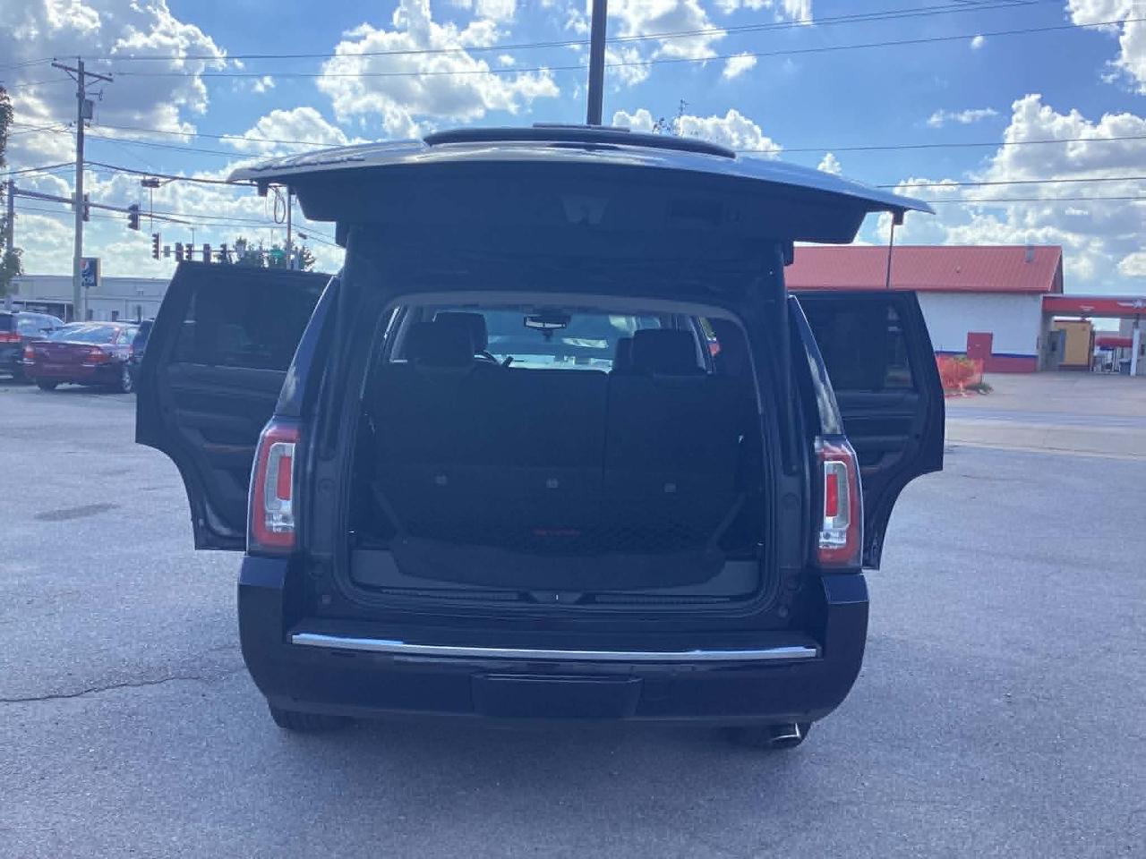 GMC Yukon Denali 4WD 2016