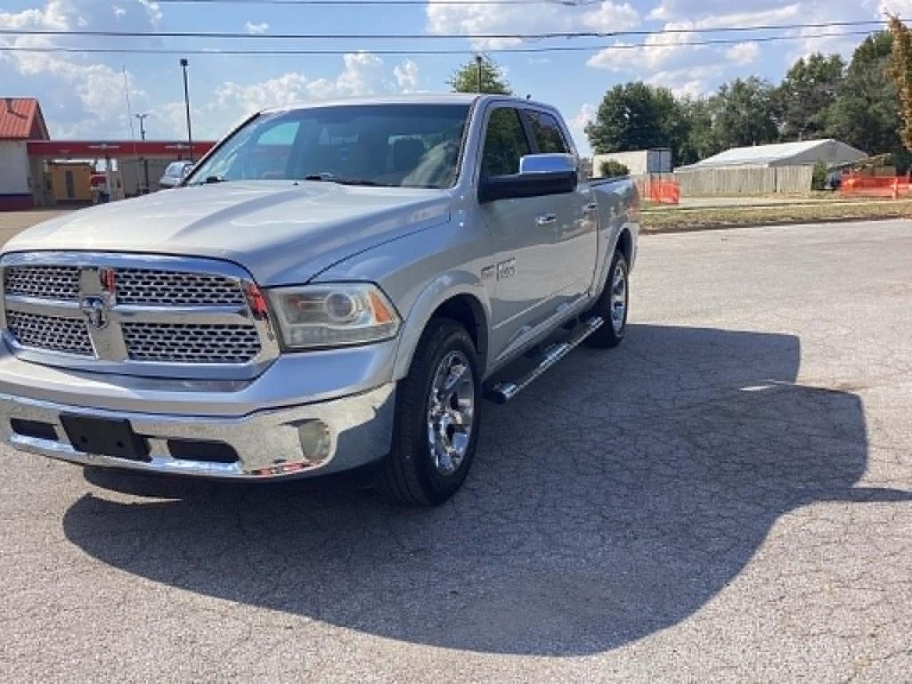 RAM 1500 Laramie Crew Cab SWB 4WD 2014