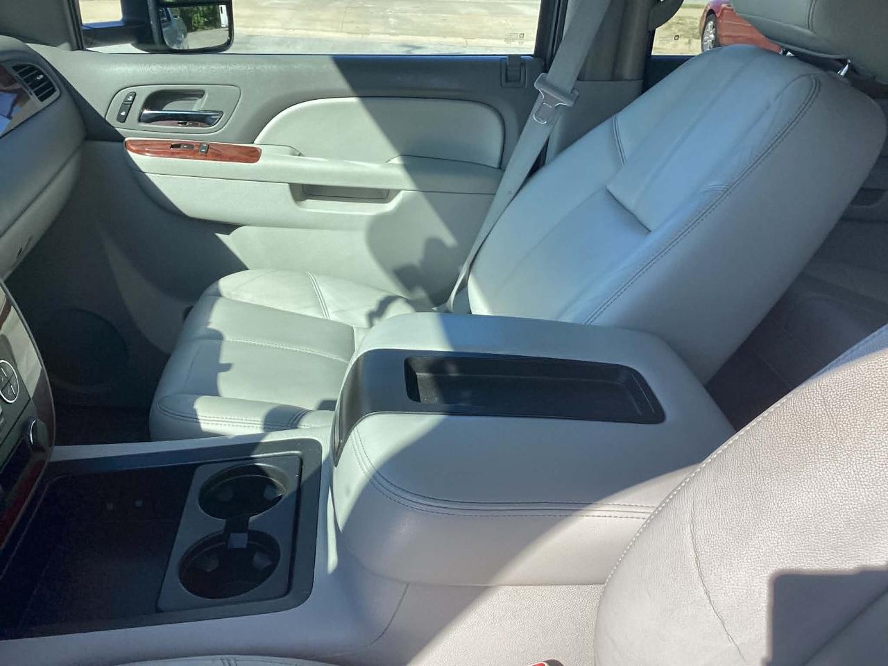 Chevrolet Silverado 1500 LTZ Crew Cab 4WD 2011