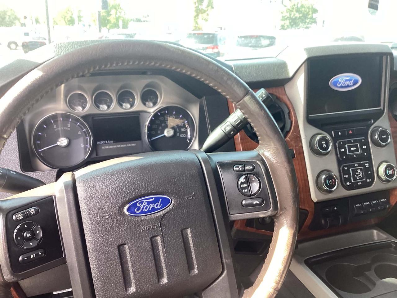 Ford F-250 SD XLT Crew Cab Long Bed 4WD 2015