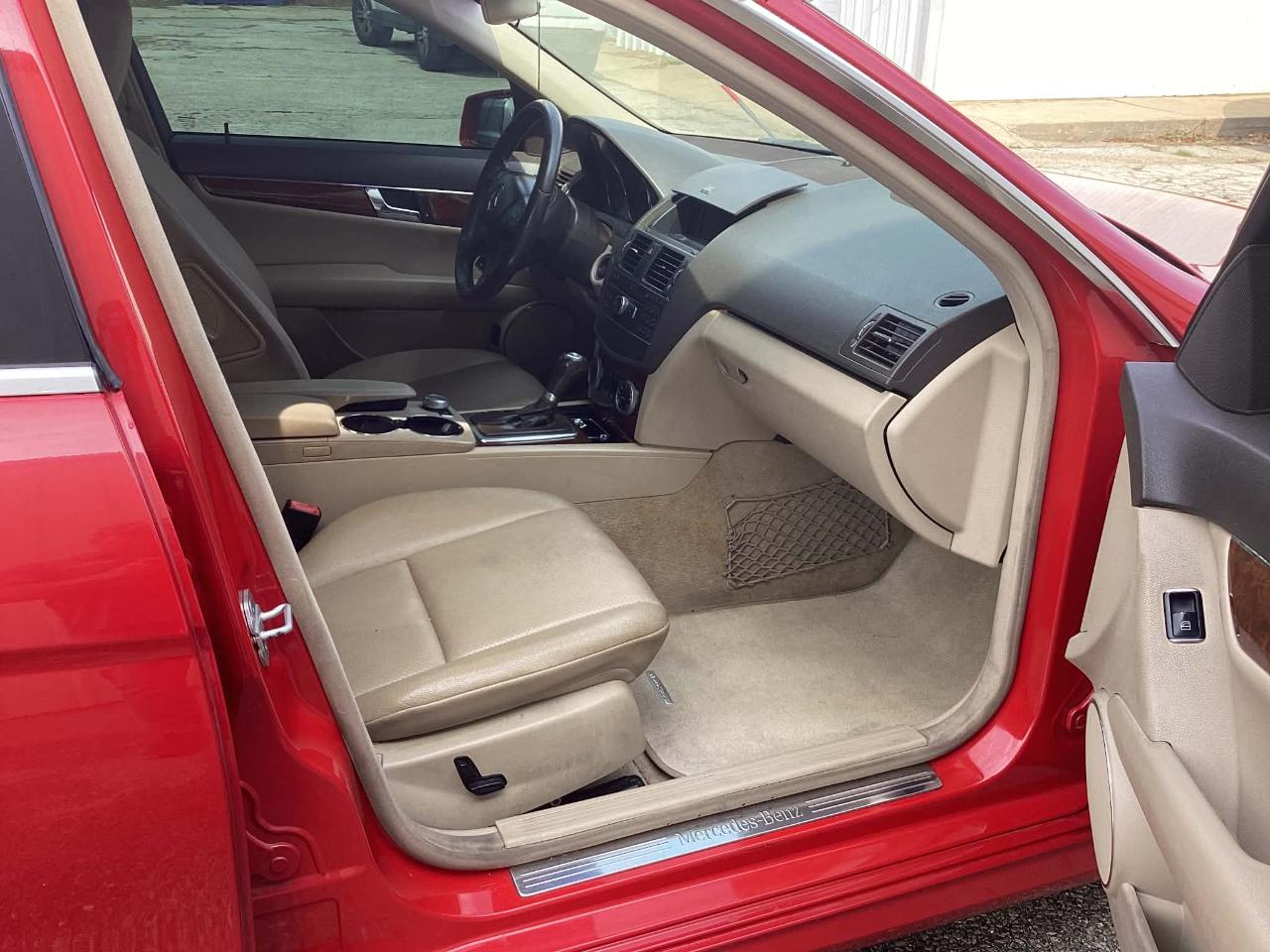 Mercedes-Benz C-Class C300 Luxury Sedan 2011