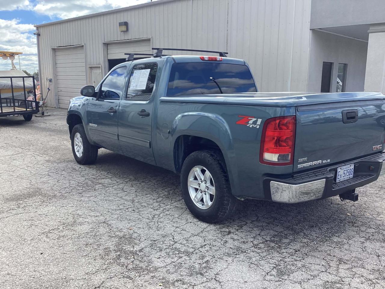 GMC Sierra 1500 SLE Crew Cab 4WD 2011