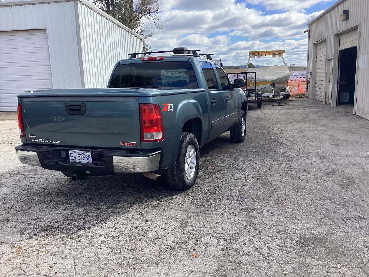 GMC Sierra 1500 SLE Crew Cab 4WD 2011