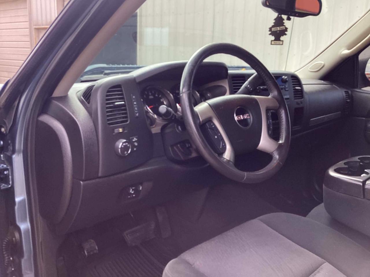 GMC Sierra 1500 SLE Crew Cab 4WD 2011