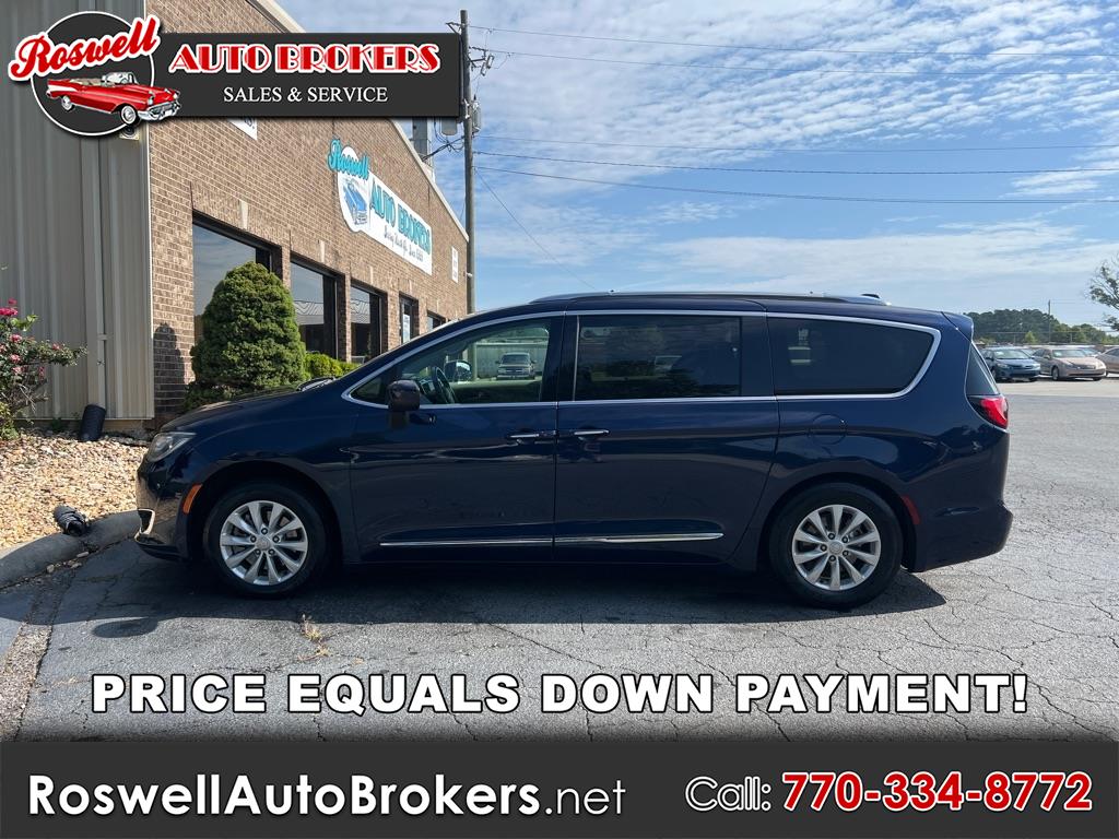 2018 Chrysler Pacifica Touring L's photo