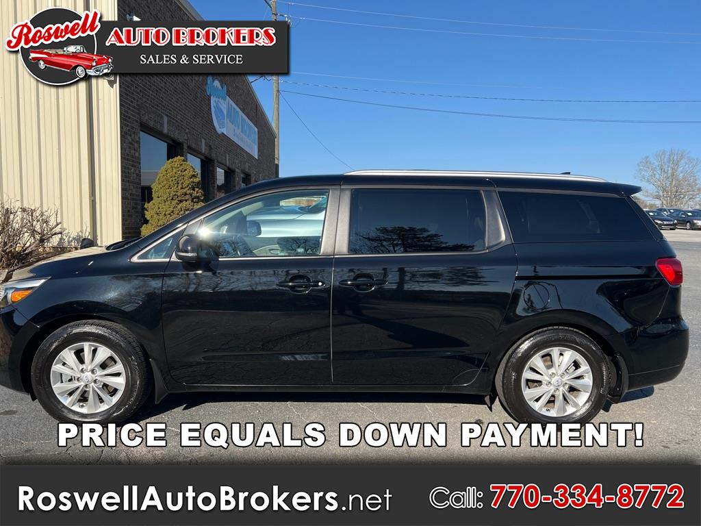 2017 Kia Sedona LX's photo