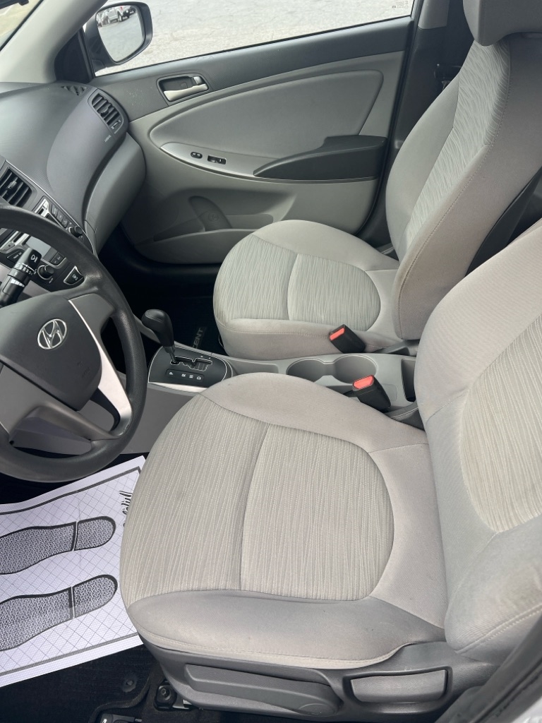 Hyundai Accent 4dr Sdn Auto SE 2016 Hyundai Accent 4dr Sdn Auto SE 2016