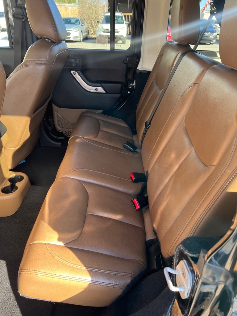 Jeep Wrangler Unlimited 4WD 4dr Sahara 2014