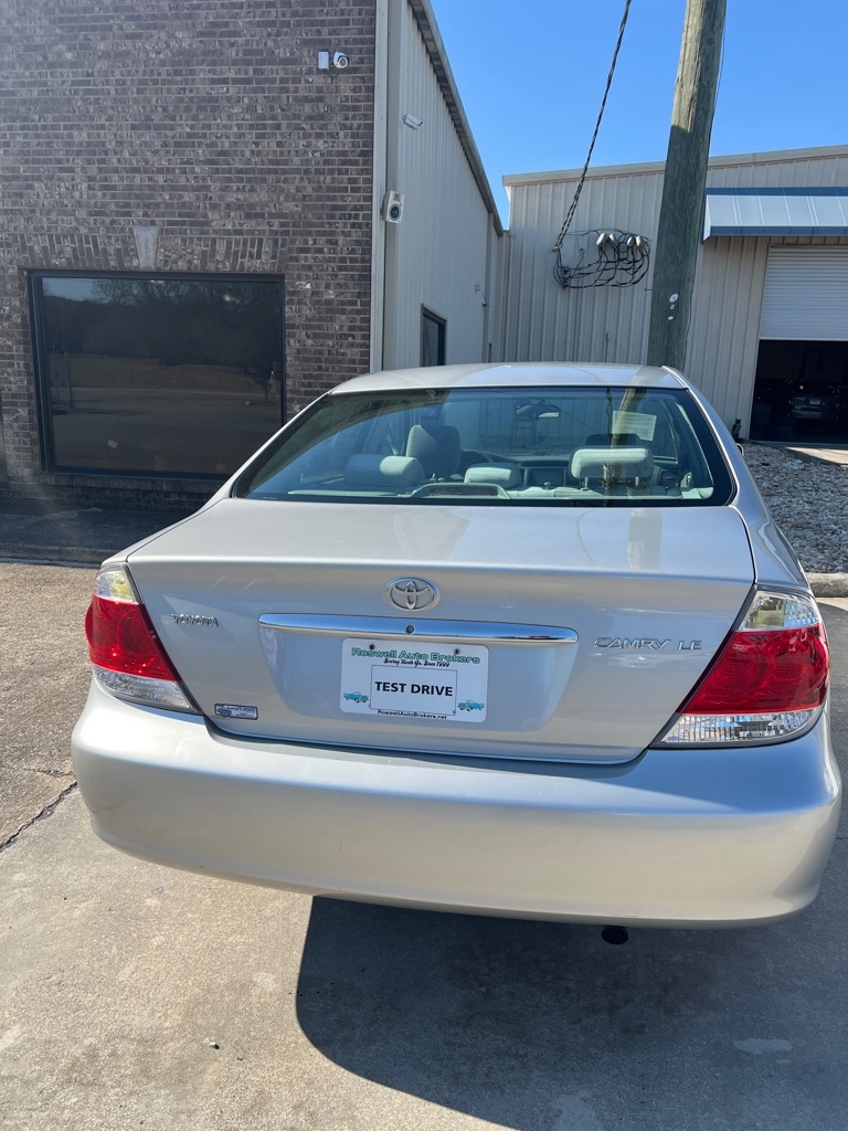 Toyota Camry 4dr Sdn XLE Auto (Natl) 2005
