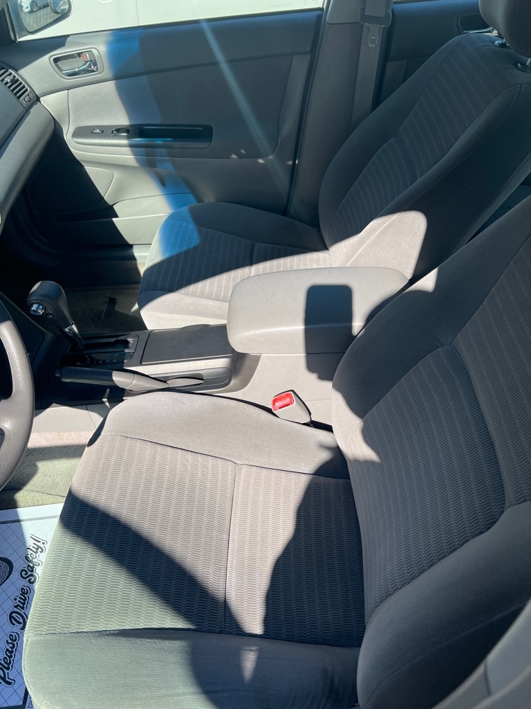 Toyota Camry 4dr Sdn XLE Auto (Natl) 2005