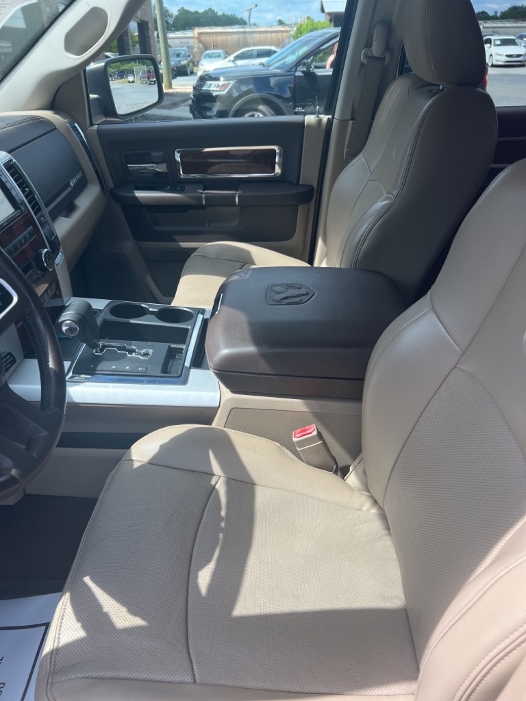 Dodge Ram 1500 2WD Crew Cab 140.5" Laramie 2009