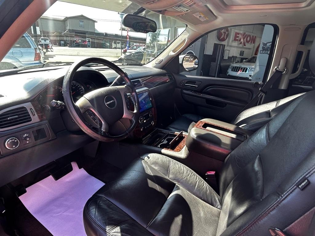 GMC Yukon 2WD 4dr 1500 Denali 2011