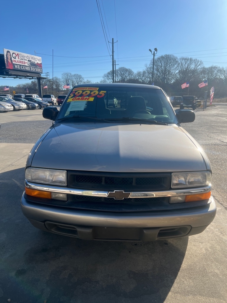 Chevrolet S-10 Reg Cab 108" WB LS 2001