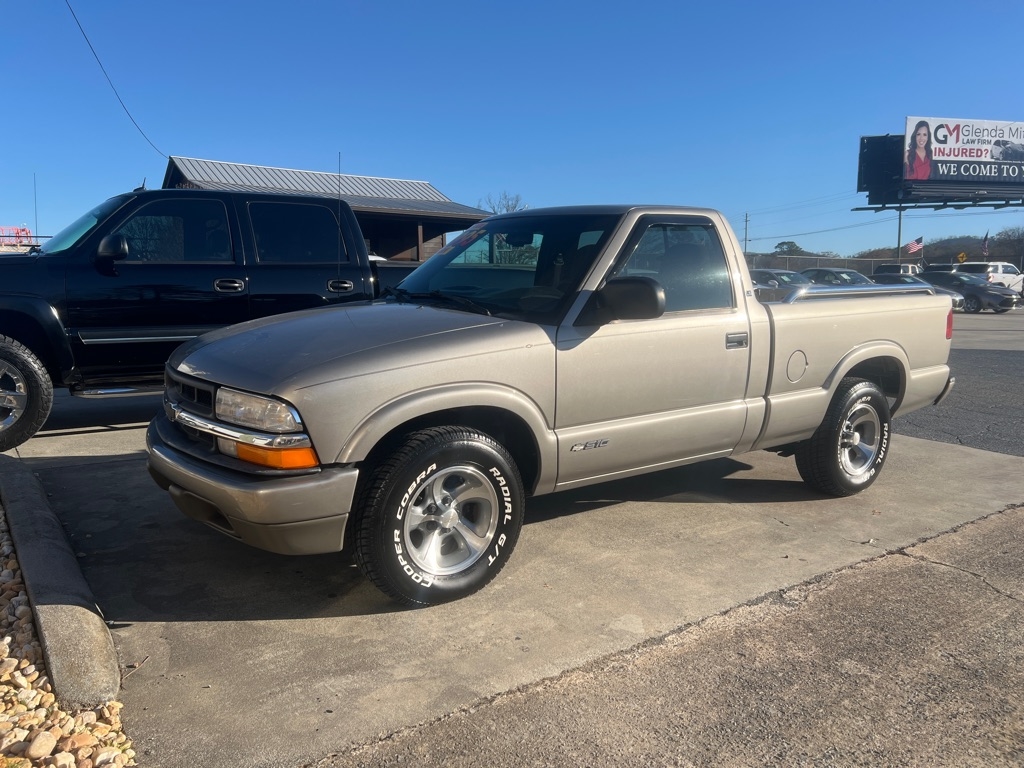 Chevrolet S-10 Reg Cab 108" WB LS 2001